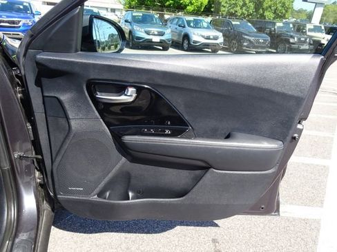 Used 2019 Kia Niro S Touring image 18