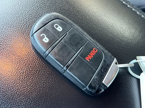 Used 2020 Jeep Grand Cherokee Laredo image 29