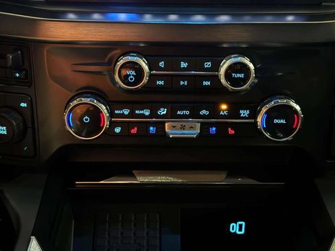 Used 2024 Ford F250 Lariat w/ Lariat Ultimate Package AWD/4WD image 7