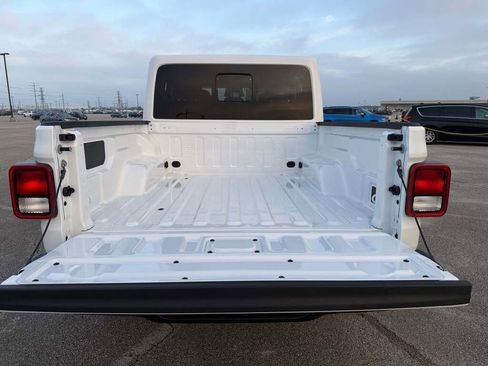 New 2026 Jeep Gladiator Sport image 19