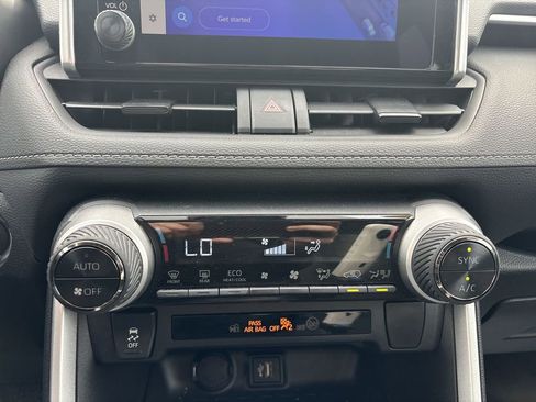 Used 2025 Toyota RAV4 XLE image 16