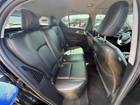 Used 2013 Lexus CT 200h w/ Premium Pkg w/Navigation FWD image 16