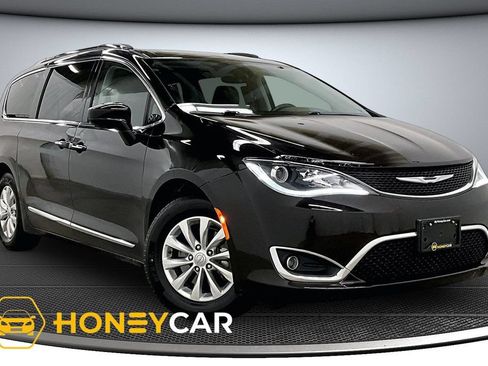 Used 2018 Chrysler Pacifica Touring-L FWD image 1