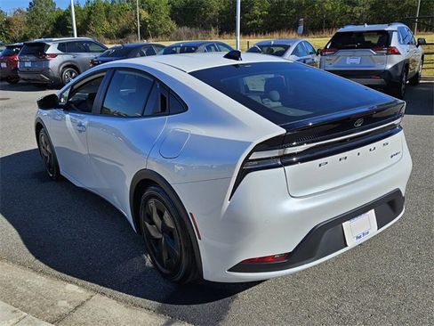 New 2026 Toyota Prius SE image 9