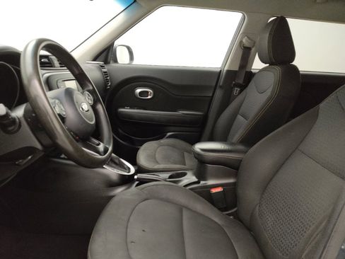 Used 2016 Kia Soul + FWD image 17