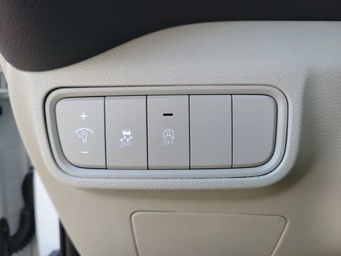 Used 2025 Kia Soul LX w/ LX Technology Package FWD image 20