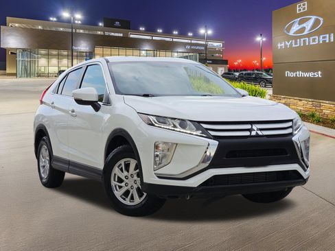 Used 2019 Mitsubishi Eclipse Cross ES FWD image 3