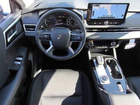 New 2026 Mitsubishi Outlander ES image 10