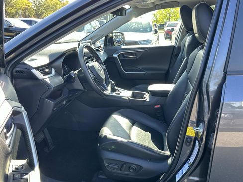 Used 2020 Toyota RAV4 Limited image 19
