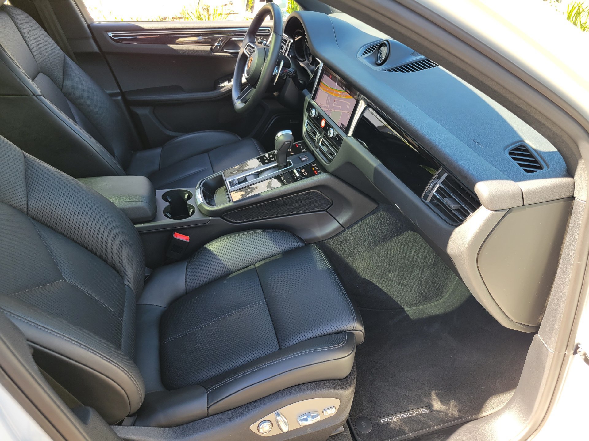 Used 2026 Porsche Macan AWD/4WD image 28