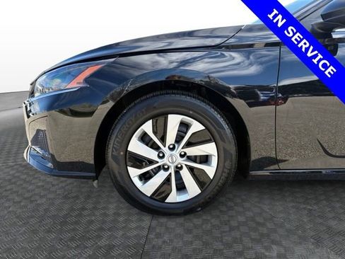 Used 2025 Nissan Altima 2.5 S image 12