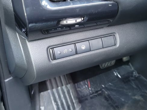 Used 2024 Nissan Pathfinder SV image 18