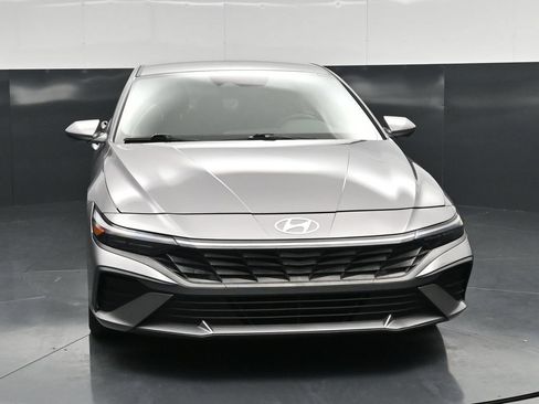 Used 2024 Hyundai Elantra SEL FWD image 4