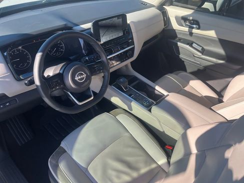 Used 2022 Nissan Pathfinder SL w/ SL Premium Package image 16