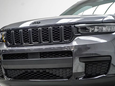 Used 2023 Jeep Grand Cherokee L Laredo AWD/4WD image 2