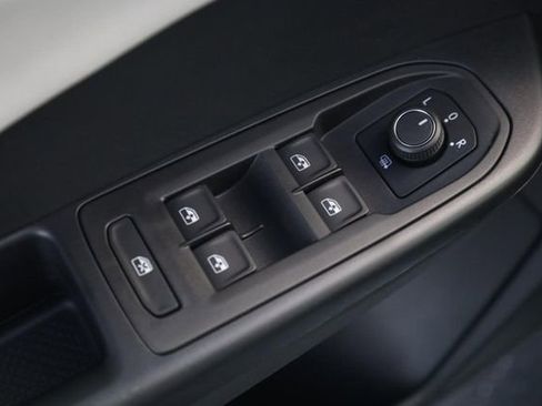 New 2026 Volkswagen Taos SE AWD/4WD image 11