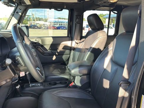 Used 2017 Jeep Wrangler Unlimited Sahara AWD/4WD image 41