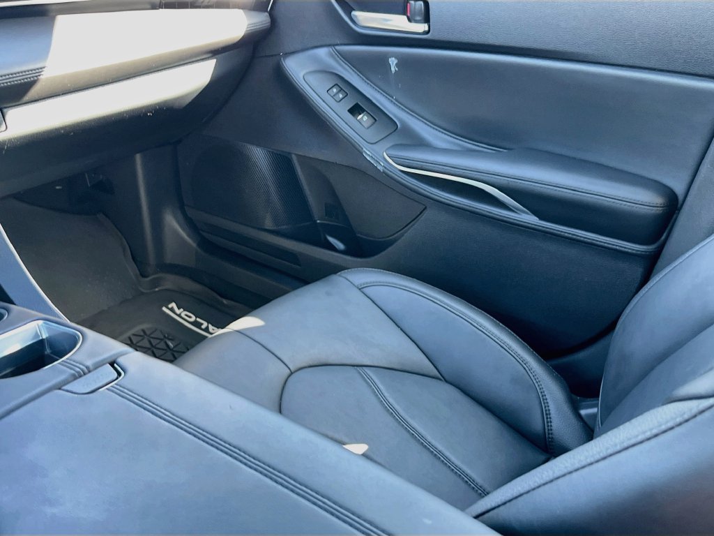 Used 2020 Toyota Avalon XLE w/ Moonroof Package FWD image 23