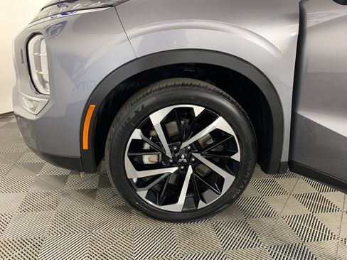 Used 2024 Mitsubishi Outlander SE image 11