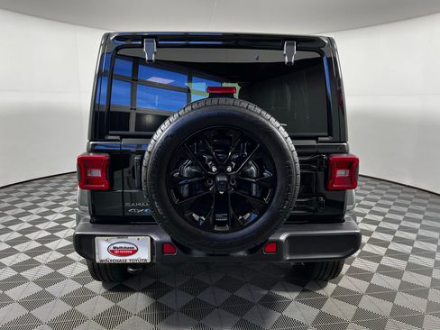 Used 2025 Jeep Wrangler Unlimited Sahara image 6