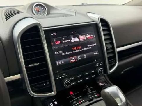 Used 2018 Porsche Cayenne Platinum Edition image 27