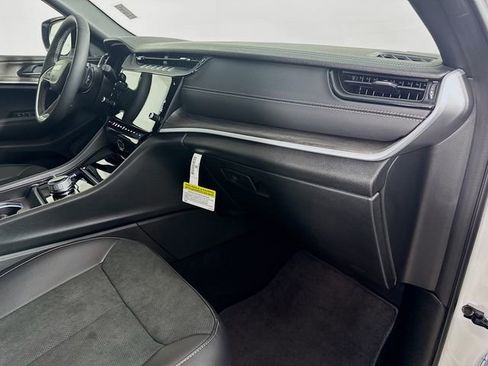 New 2026 Jeep Grand Cherokee Altitude image 31