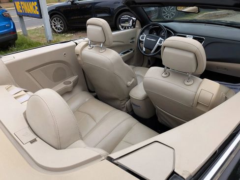 Used 2011 Chrysler 200 Limited FWD image 11