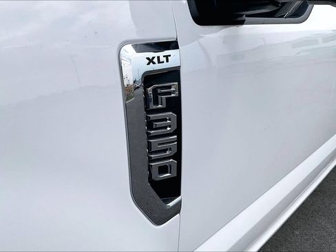 Used 2019 Ford F350 XLT w/ Camper Package AWD/4WD image 8