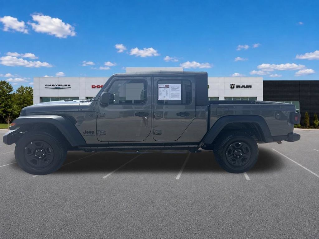 Used 2023 Jeep Gladiator Sport AWD/4WD image 4