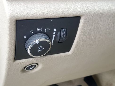 Used 2018 Jeep Grand Cherokee Overland image 17