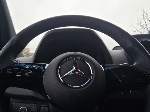 Used 2025 Mercedes-Benz Sprinter 2500 image 22