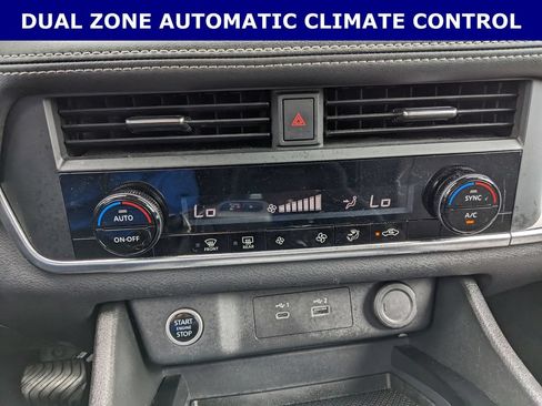 Used 2023 Nissan Rogue SV FWD image 14