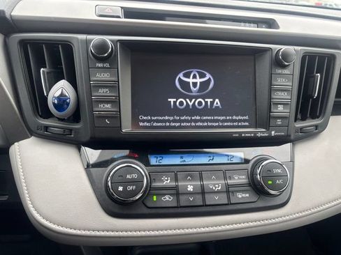 Used 2017 Toyota RAV4 XLE AWD/4WD image 15