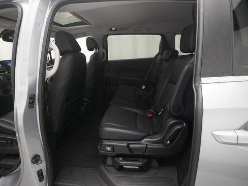 Used 2025 Honda Odyssey EX-L image 16