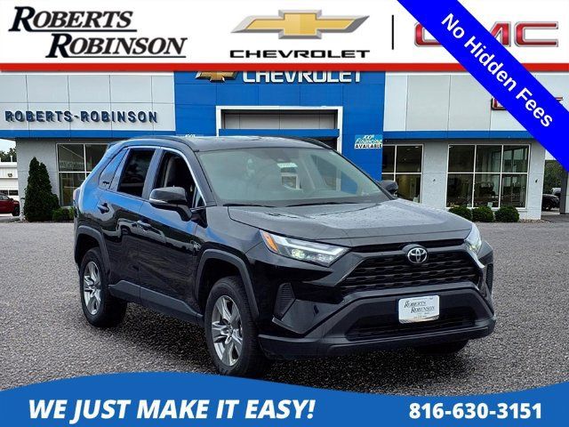 Used 2025 Toyota RAV4 XLE AWD/4WD image 1