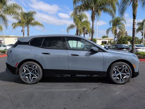 Used 2024 BMW iX xDrive50 w/ Sport Package AWD/4WD image 11