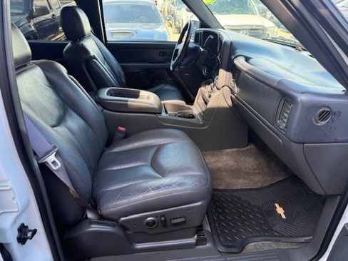 Used 2003 Chevrolet Avalanche 2WD image 11