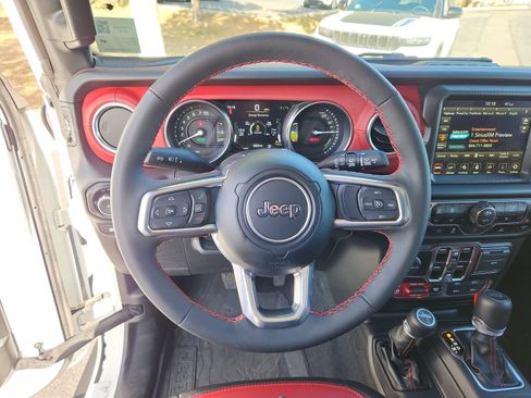 Used 2023 Jeep Wrangler Unlimited Rubicon 4xe image 9