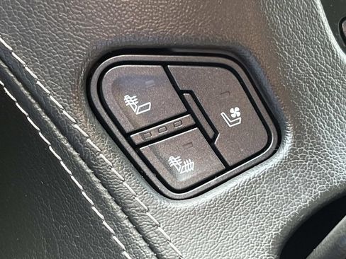 Used 2019 GMC Yukon Denali w/ Denali Ultimate Package AWD/4WD image 41