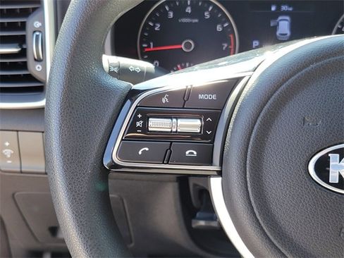 Used 2022 Kia Sportage LX image 18