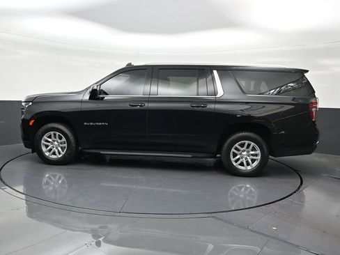 Used 2023 Chevrolet Suburban LS RWD image 2