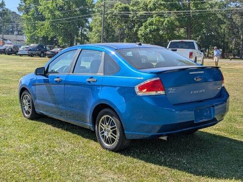 Used 2010 Ford Focus SE image 5