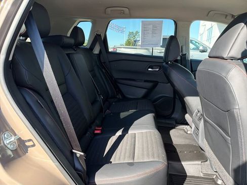 Used 2025 Nissan Rogue SV AWD/4WD image 30
