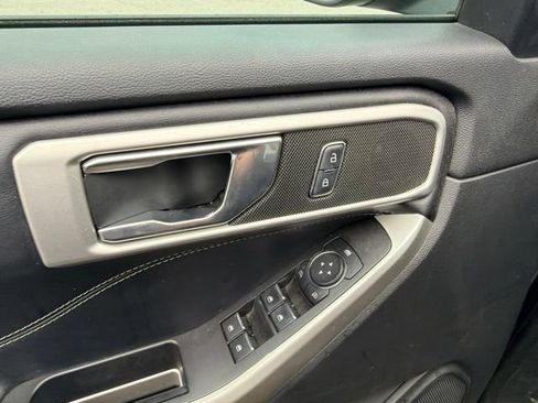 Certified 2022 Ford Explorer XLT RWD image 5
