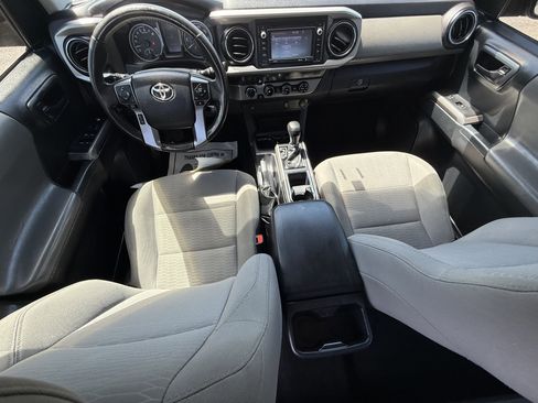 Used 2017 Toyota Tacoma SR5 w/ Tow Package image 2