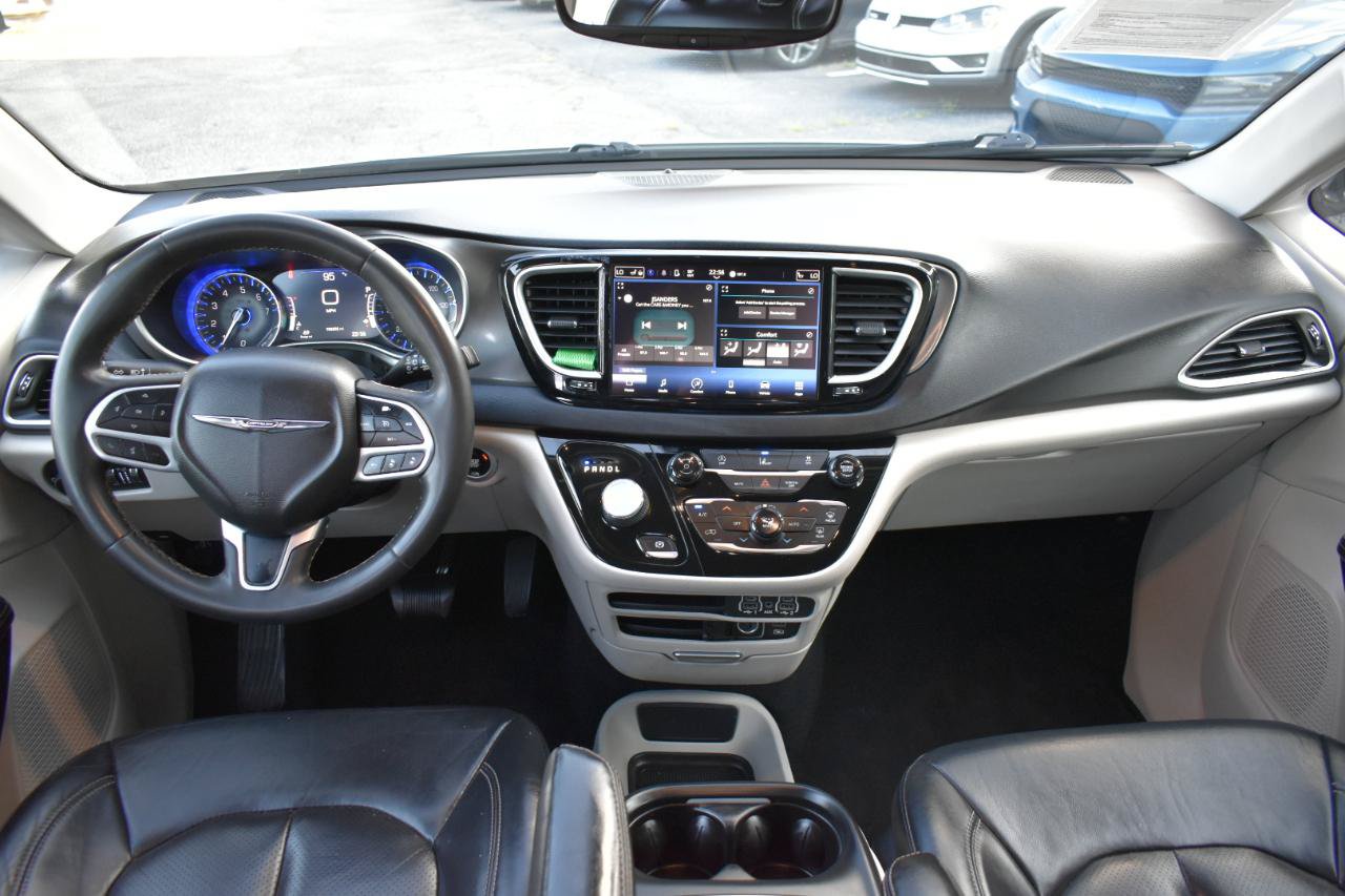 Used 2022 Chrysler Pacifica Touring-L FWD image 11