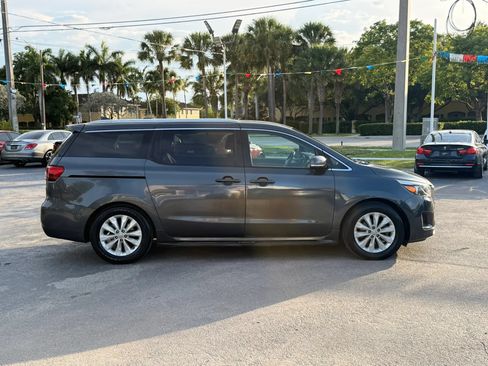 Used 2016 Kia Sedona EX FWD image 8