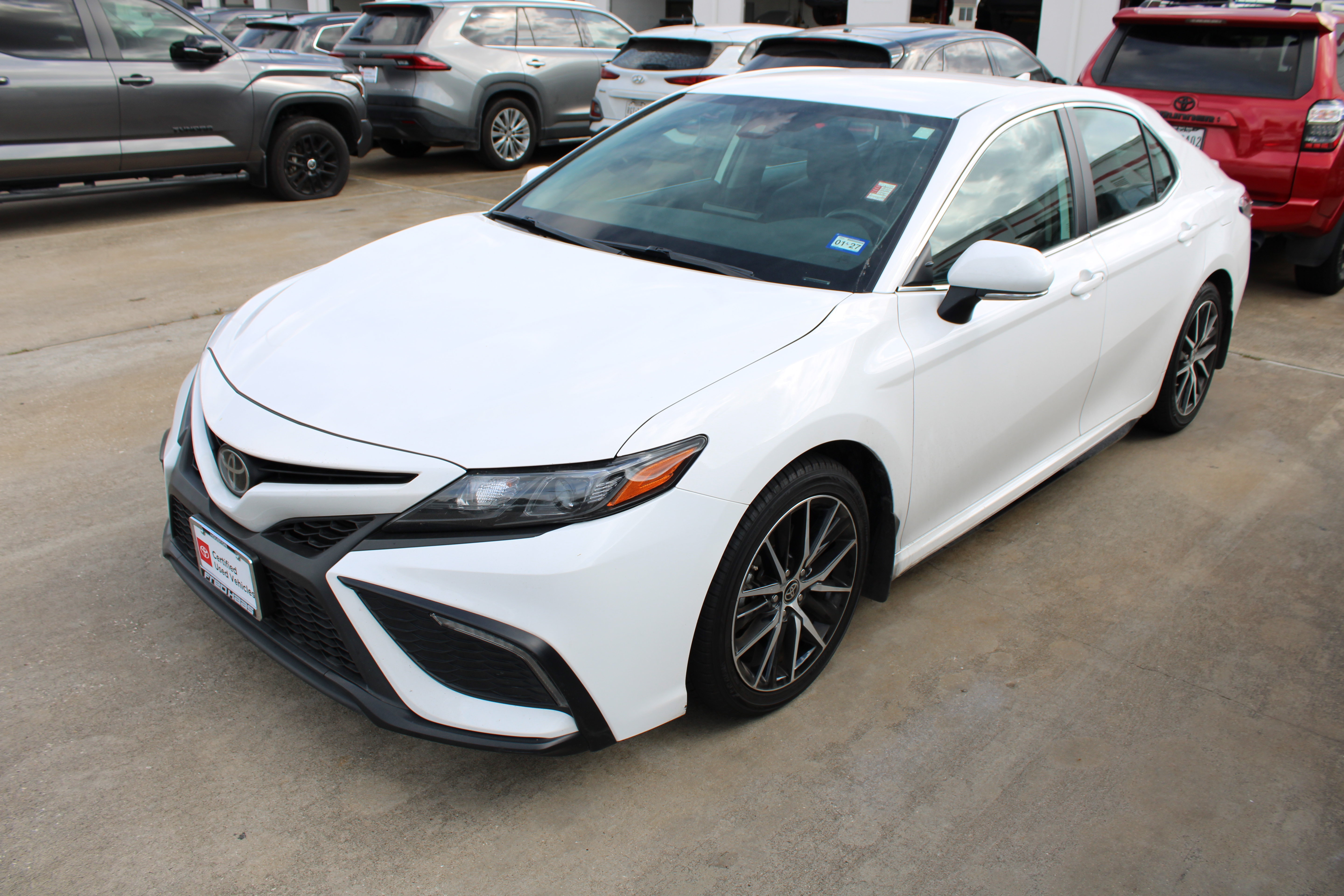 Used 2023 Toyota Camry SE FWD image 6