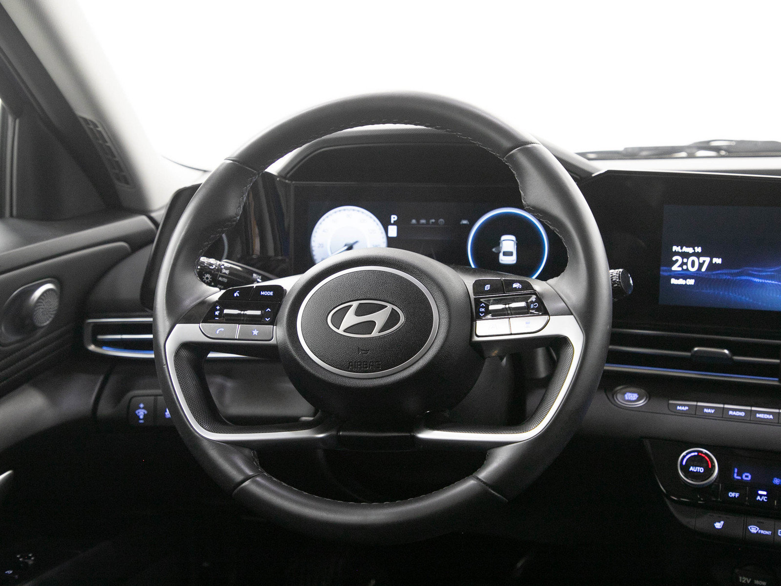 Used 2025 Hyundai Elantra SEL FWD image 15
