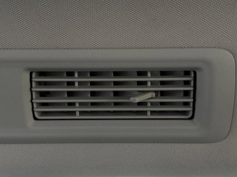 Used 2025 Nissan Pathfinder S FWD image 14
